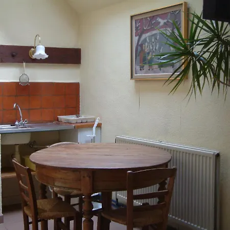 Le Charnois Bed & Breakfast *